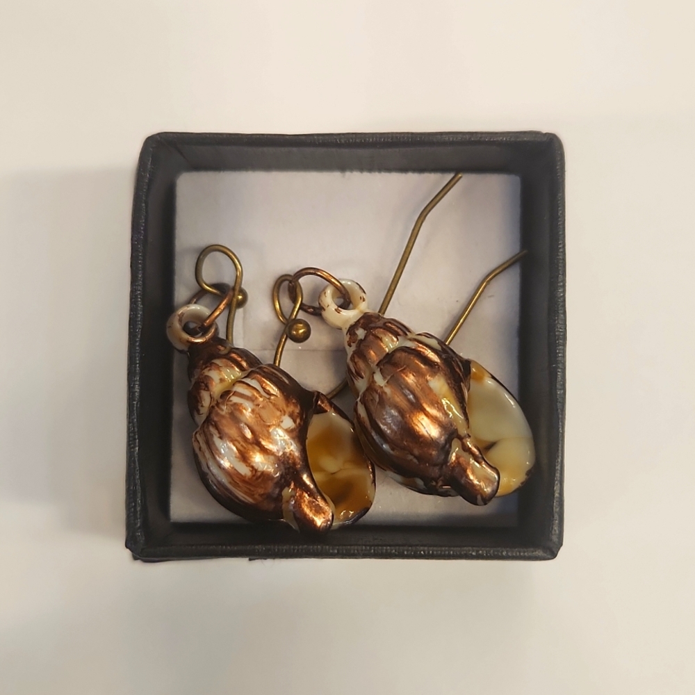 🌼*free*Sea Shell Earrings with any purchase! Just add to your bundle!